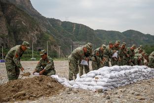 卢谈曼恩昨日0得分：他在防守端的能量很关键 会防对手最好球员